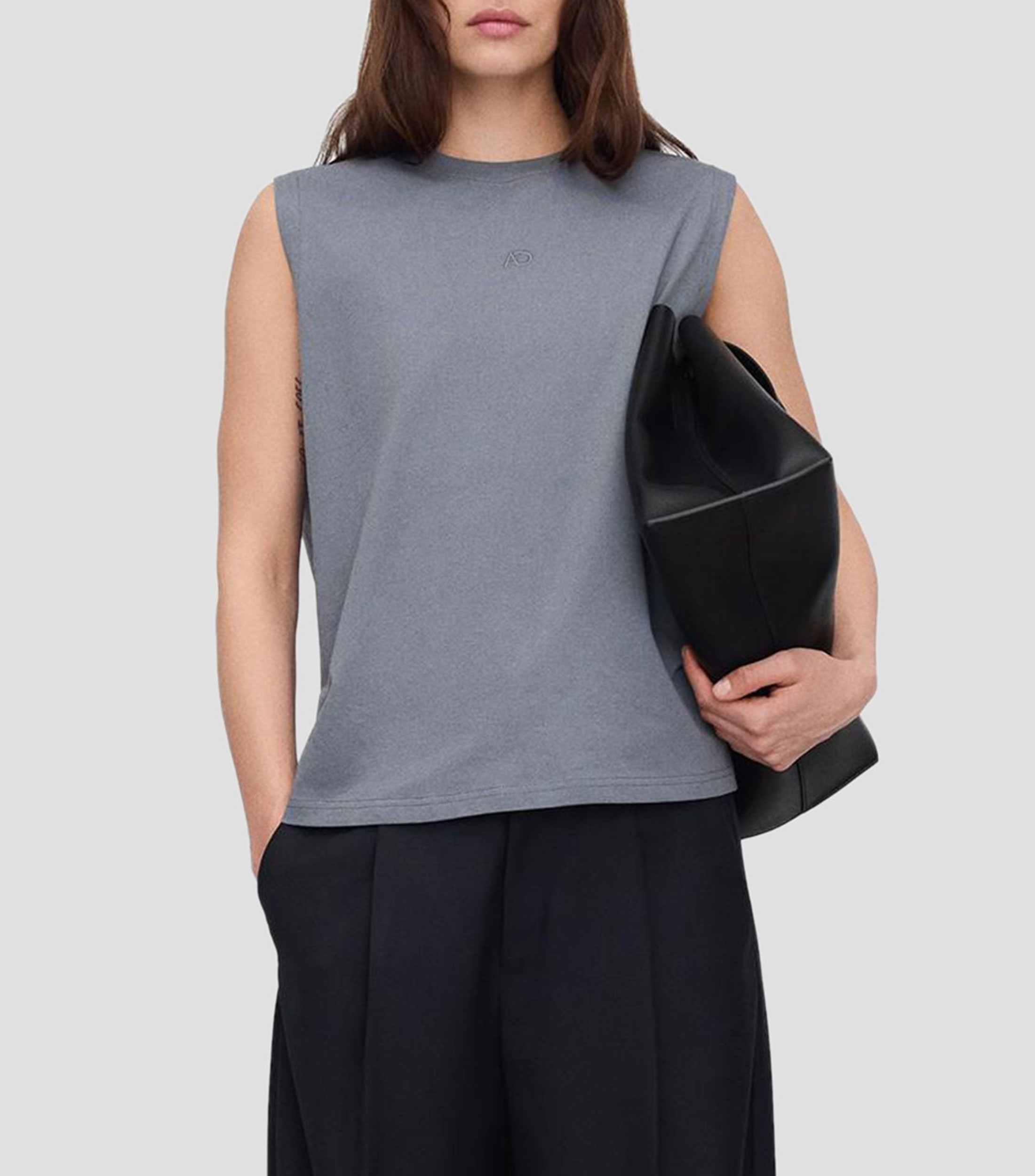 Playera cuello redondo sin mangas lisa PYRATEX Mujer